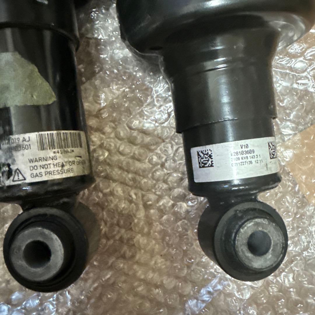 タ*ツ様 アウディR8 純正サスペンション　一台分