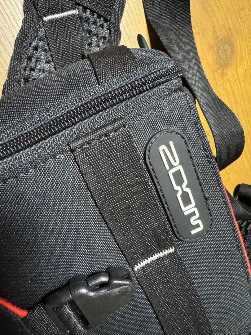 ZOOM F6 マルチトラックフィールドレコーダー