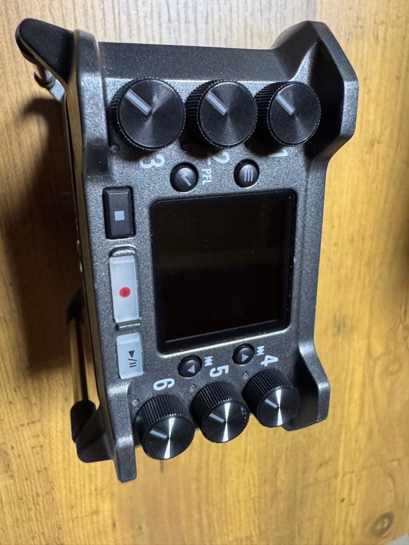 ZOOM F6 マルチトラックフィールドレコーダー