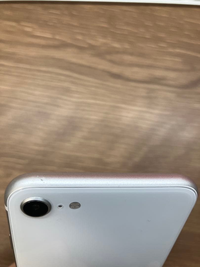 よ*ん様 Apple iPhone SE2 ホワイト 最大容量83%