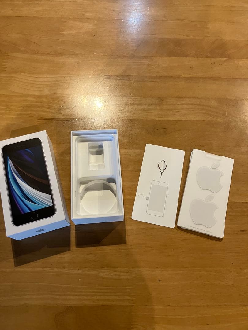 よ*ん様 Apple iPhone SE2 ホワイト 最大容量83%