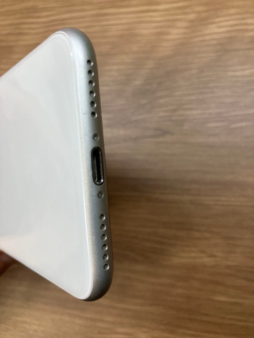 よ*ん様 Apple iPhone SE2 ホワイト 最大容量83%