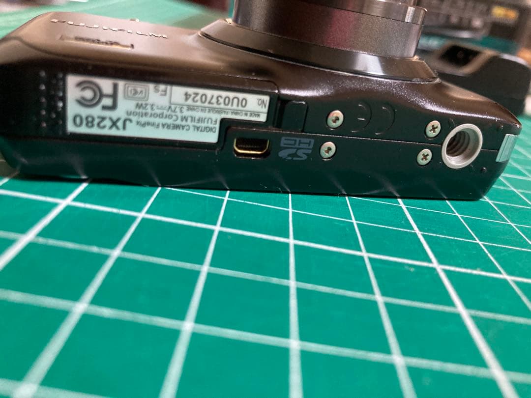 FUJI FILM JX280 ハンディデジカメ　粋なブラックボディ