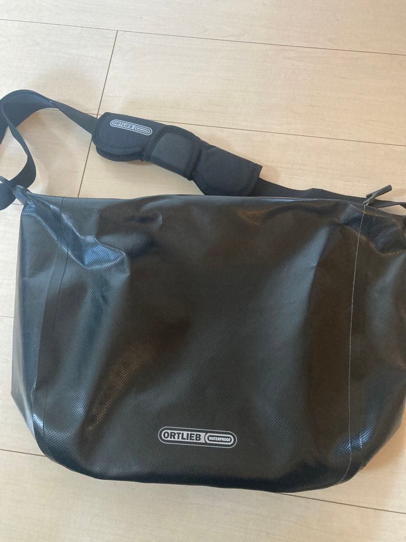 Supreme®/ORTLIEB Small Messenger Bag 黒