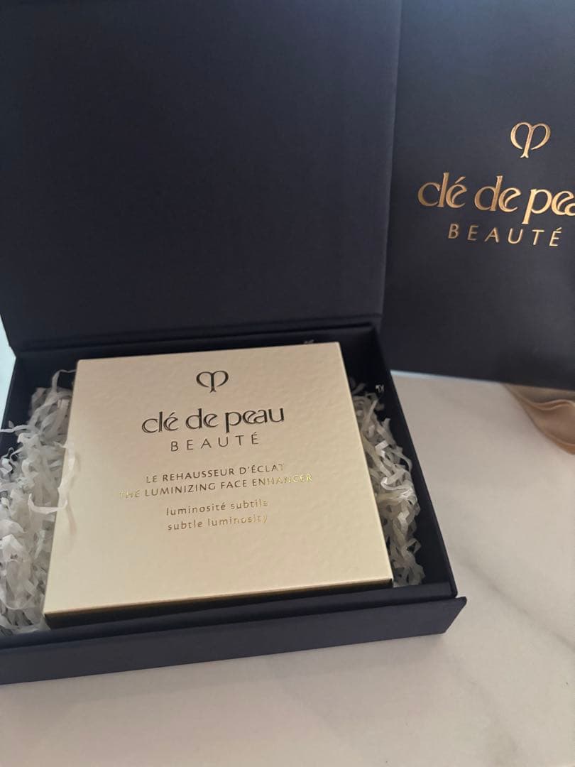 クレ・ド・ポー ボーテ ル•レオスールデクラ 21 未使用　ギフトボックス付き