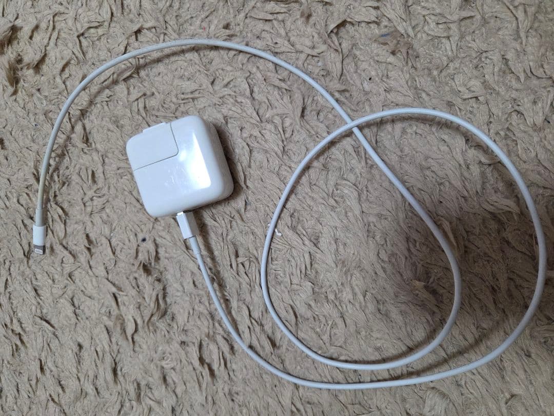 Apple iPad 第5世代 Wi-Fi + Cellularモデル 2017