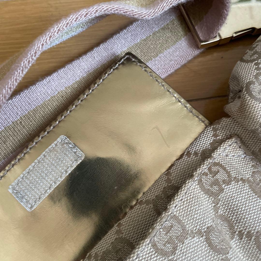 GUCCI ベージュ ボディバッグ