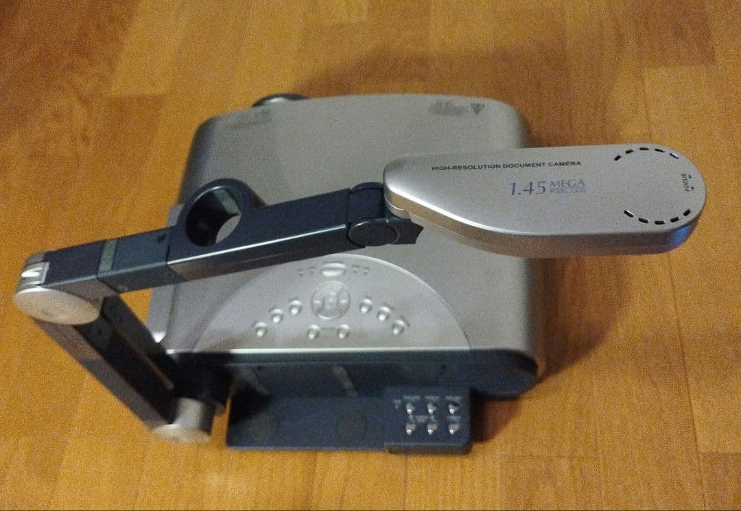 TOSHIBA 東芝 液晶プロジェクター TLP781 2000ルーメン