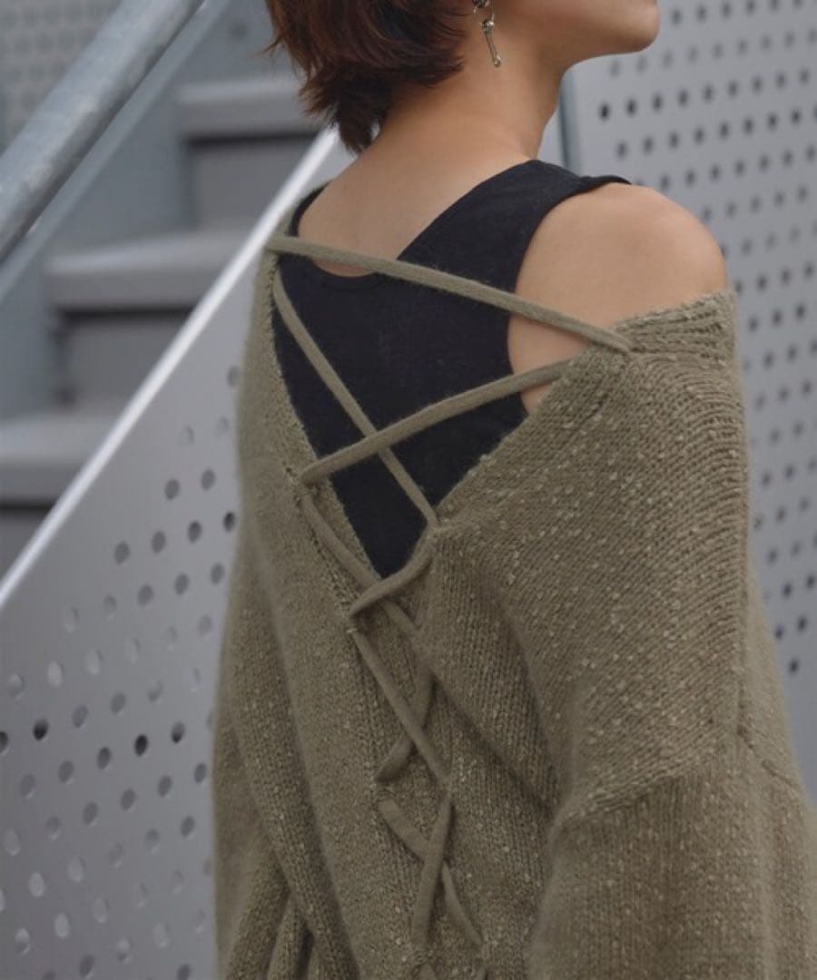 今期新作　BACK OPEN LACE UP KNIT TOP
