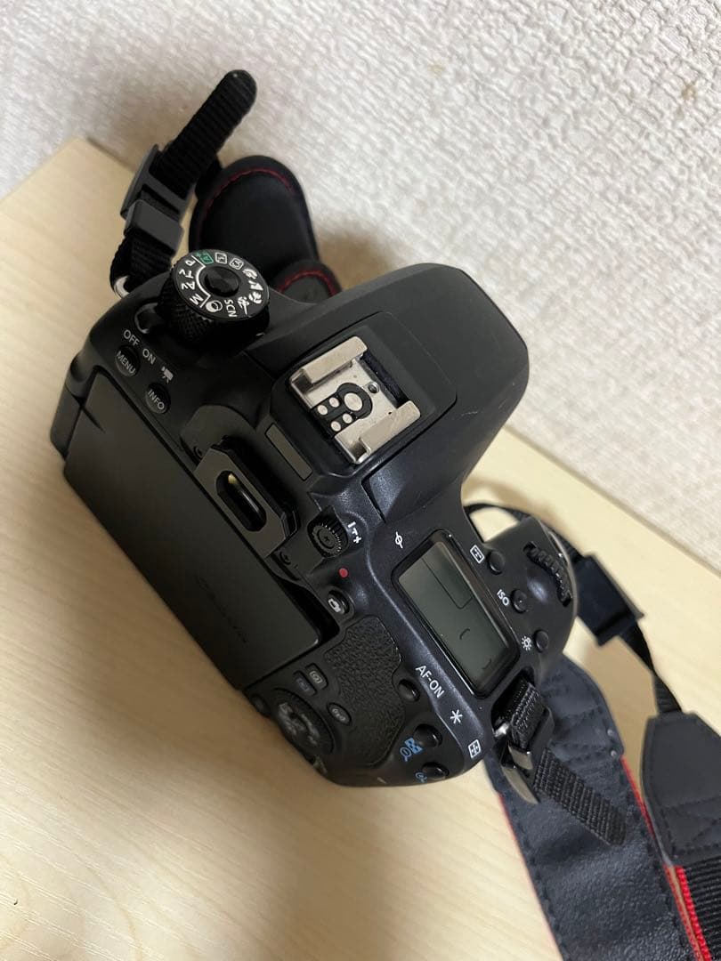 Canon eos 9000D 手ぶれ補正レンズ18-135mmストロボセット
