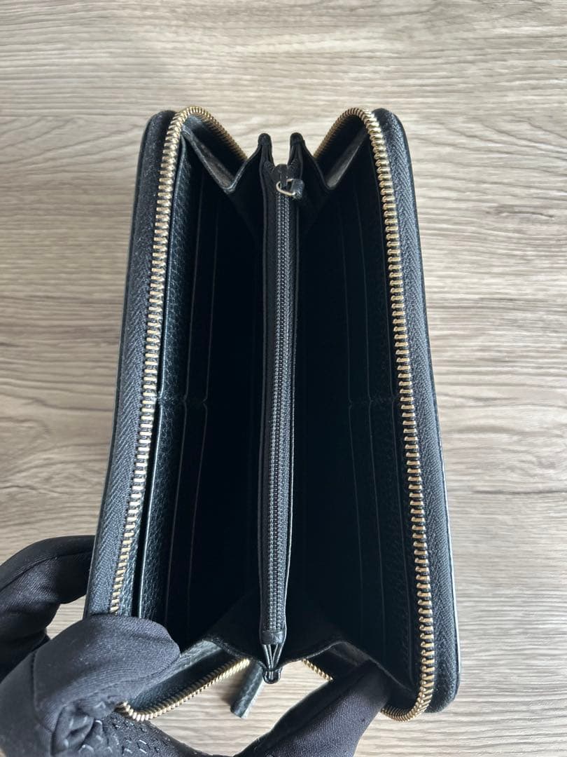 カラマ　【極美品】グッチ インターロッキング 長財布 ラウンドジップ 黒
