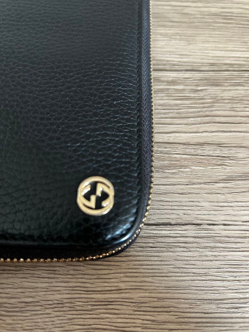 カラマ　【極美品】グッチ インターロッキング 長財布 ラウンドジップ 黒