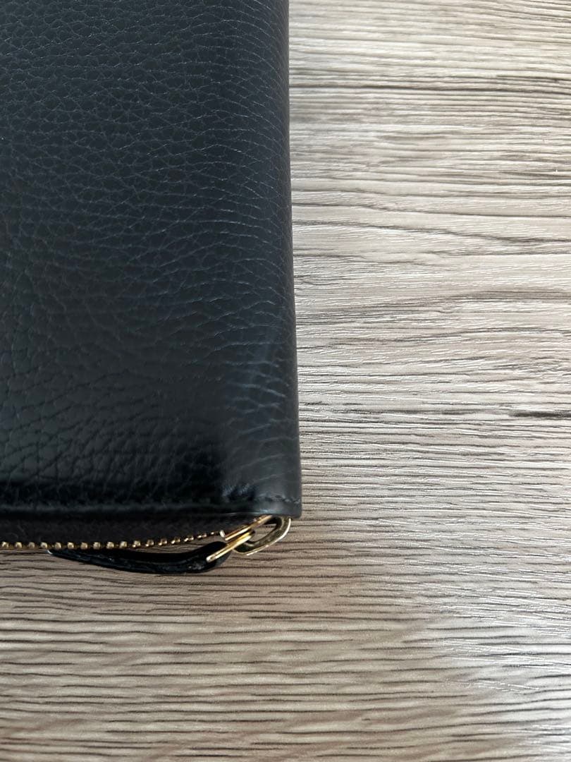 カラマ　【極美品】グッチ インターロッキング 長財布 ラウンドジップ 黒