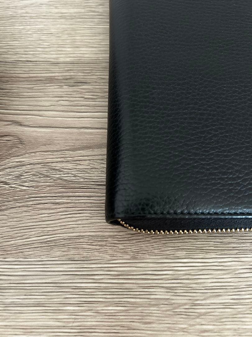 カラマ　【極美品】グッチ インターロッキング 長財布 ラウンドジップ 黒