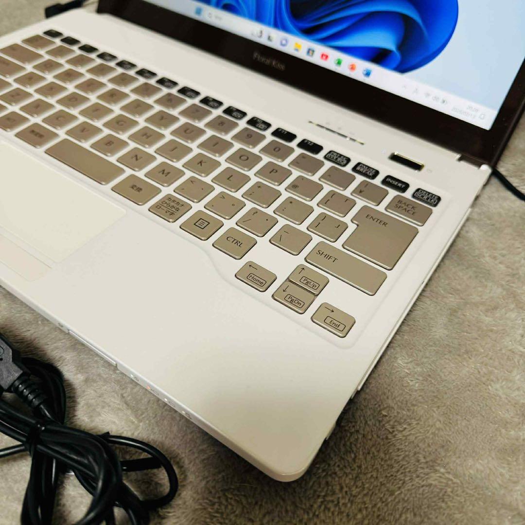 S245 富士通ノートパソコン i5高速コンパクトWindows11オフィス付き