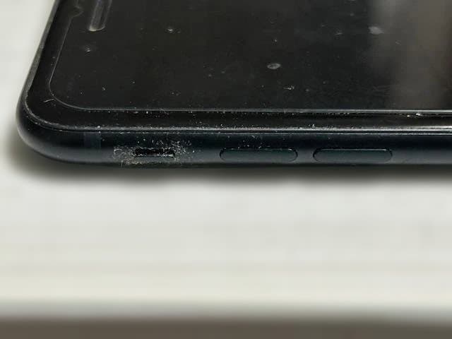 ■Apple iPhone SE 64GB（SIMフリー）