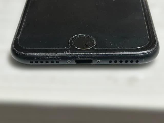 ■Apple iPhone SE 64GB（SIMフリー）