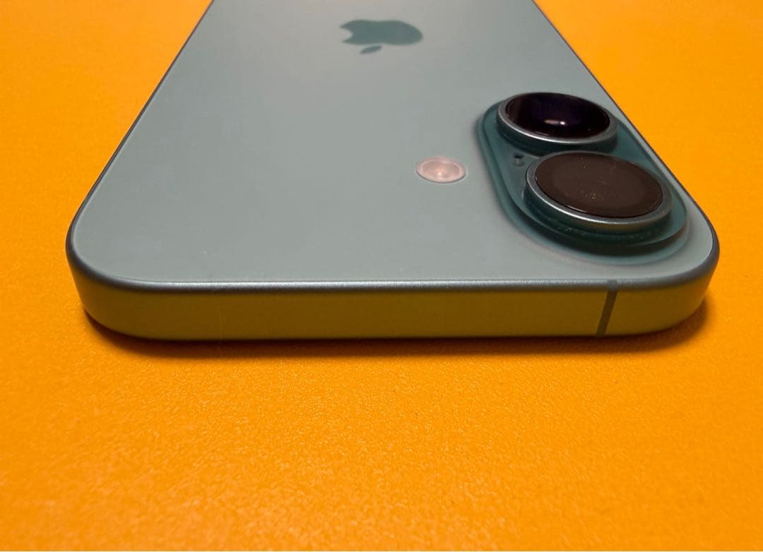 【美品】iPhone16 128GB SIMフリー ティール　新品フィルムつき