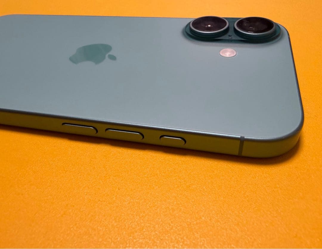 【美品】iPhone16 128GB SIMフリー ティール　新品フィルムつき