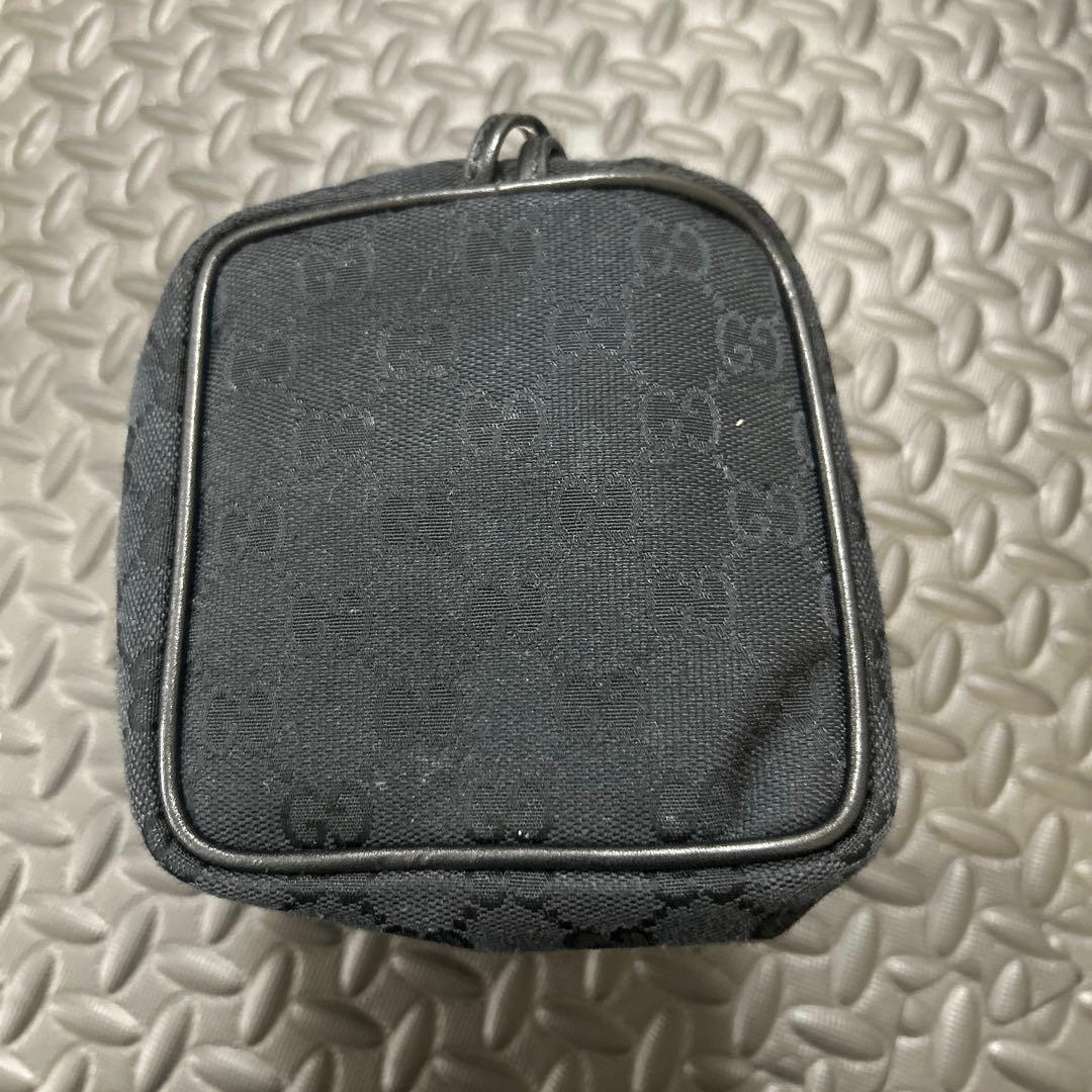 Gucci 黒　ロゴ入り 巾着ポーチ