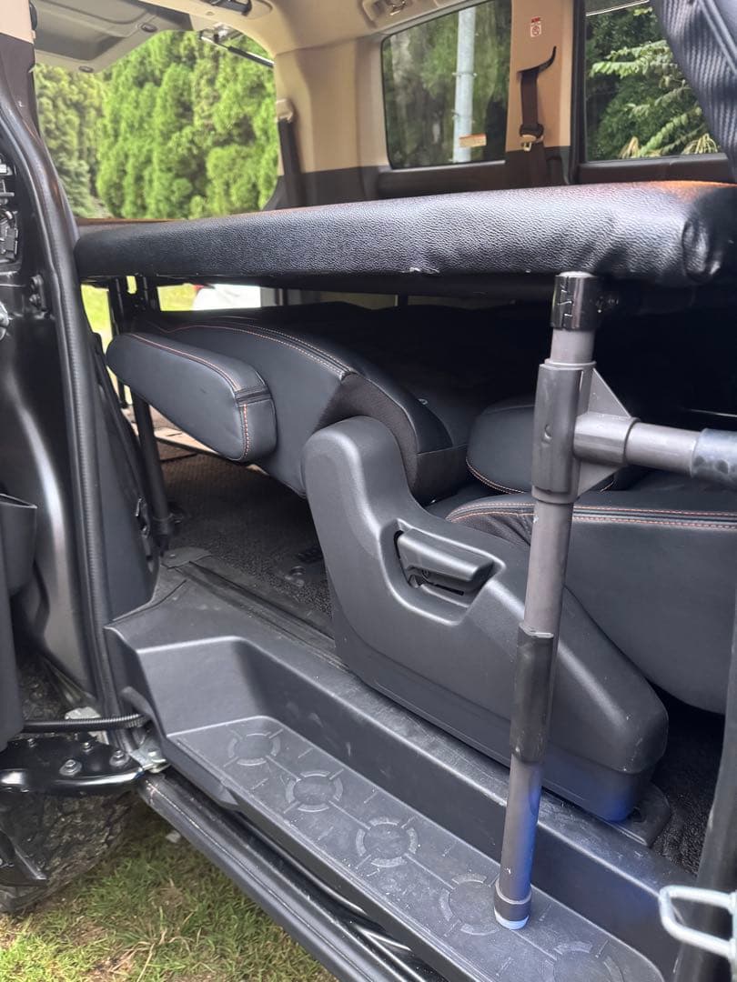 場所は大阪の石切です。直接引き取り限定。 デリカ　D5 車中泊ベッドキット。