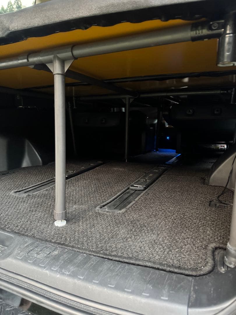 場所は大阪の石切です。直接引き取り限定。 デリカ　D5 車中泊ベッドキット。
