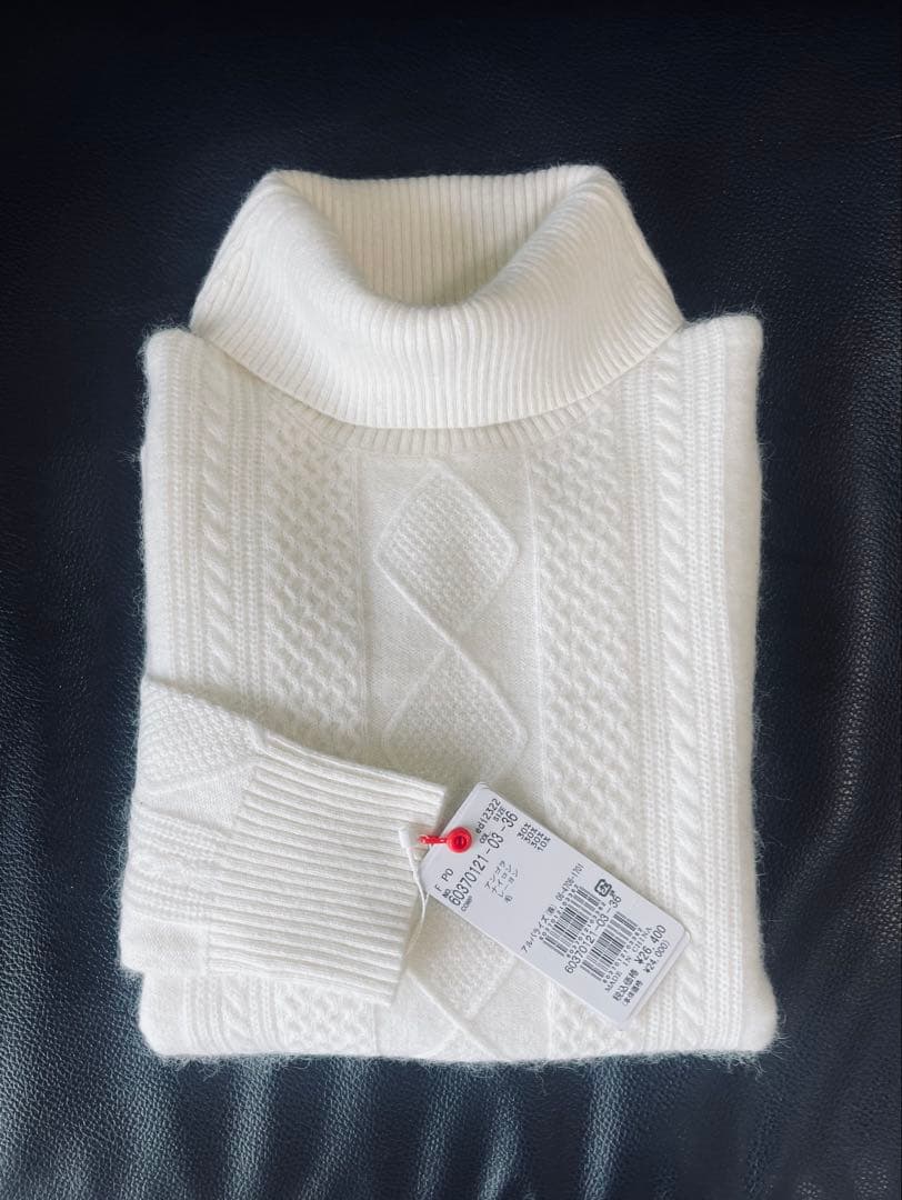 新品タグ付き　タートルセーター ニット　エンリコドマーニ　パフスリーブ　お値引き