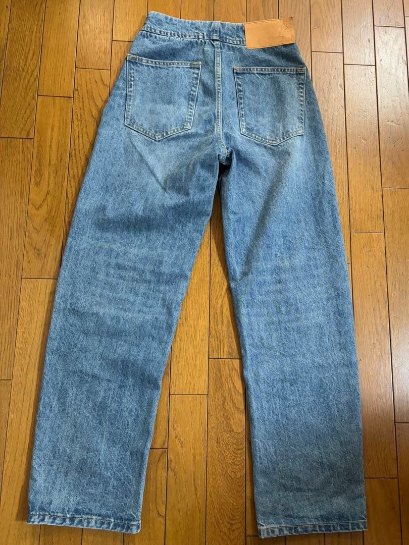 メゾンマルジェラ　ハイウエストライトブルー加工デニムパンツ　MM6