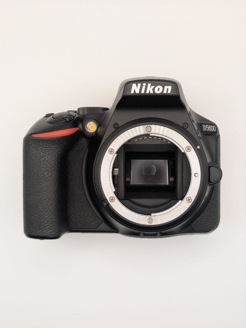 Nikon　D5600 ＋レンズ　　　　　　　　　　　　ショット数15,751回