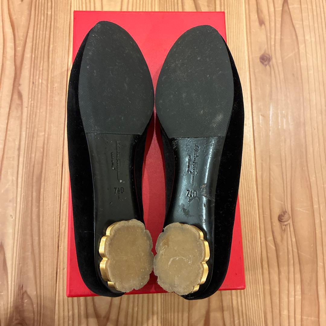 【美品】Ferragamo ヴァラリボン　フラワーヒール　ベロア パンプス