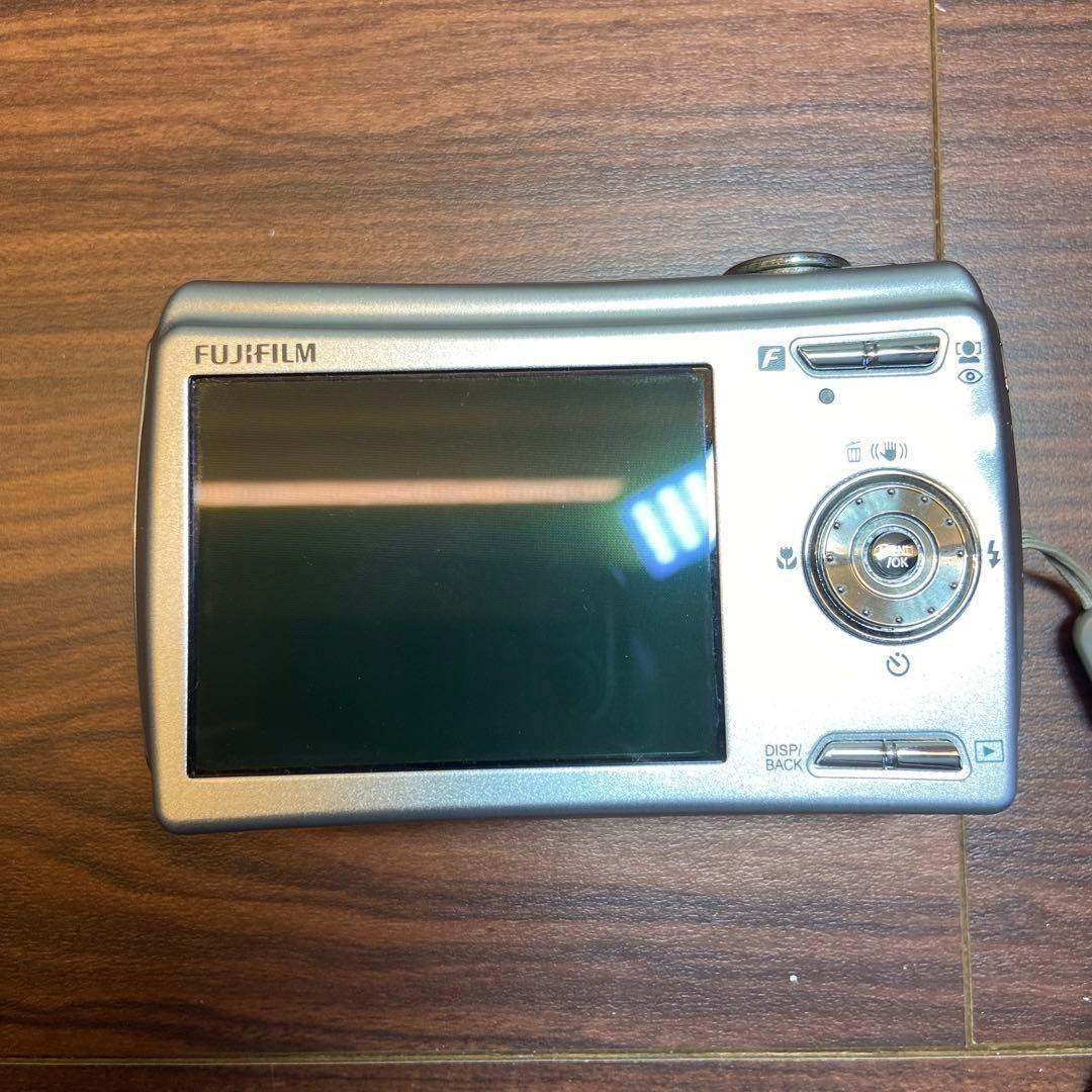 FUJIFILM FinePix F100fd デジカメ ほぼ新品 4073