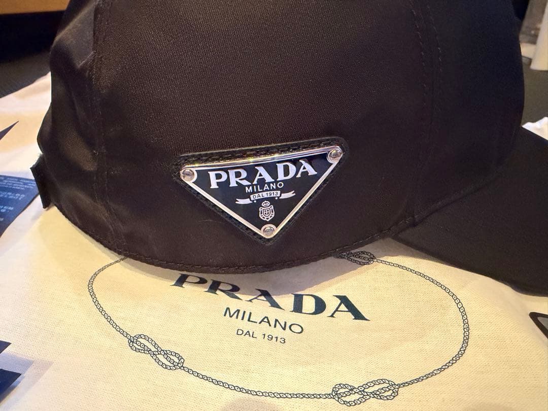 PRADA ブラック ナイロンキャップ