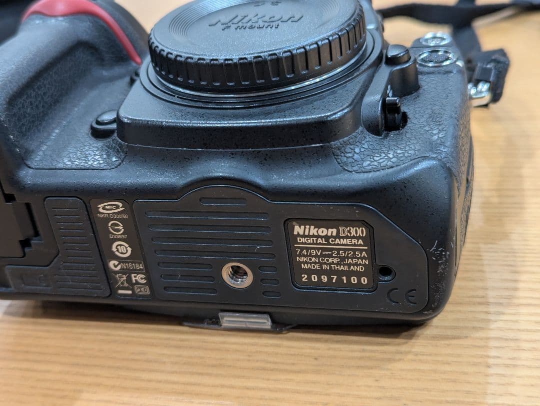 Nikon D300 デジタル一眼レフ バッテリーグリップ付き