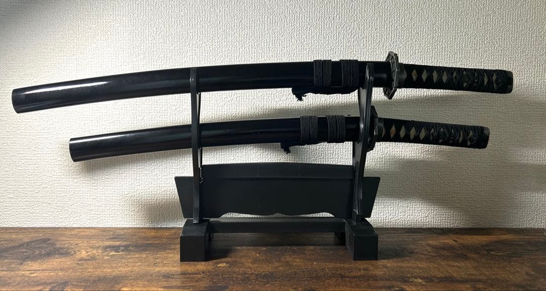 日本製　模造刀 2本セット 刀掛台付き 龍柄 黒色 観賞用　小道具　コスプレ