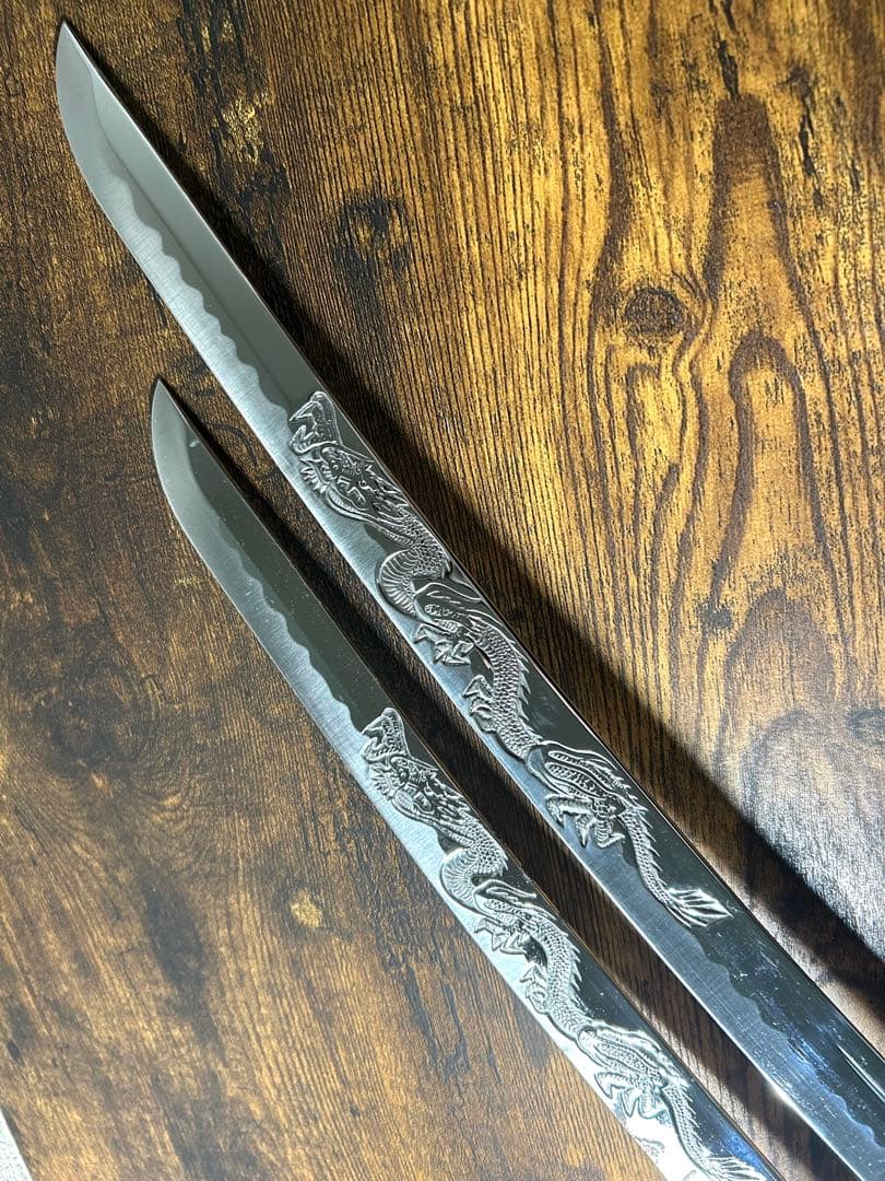 日本製　模造刀 2本セット 刀掛台付き 龍柄 黒色 観賞用　小道具　コスプレ