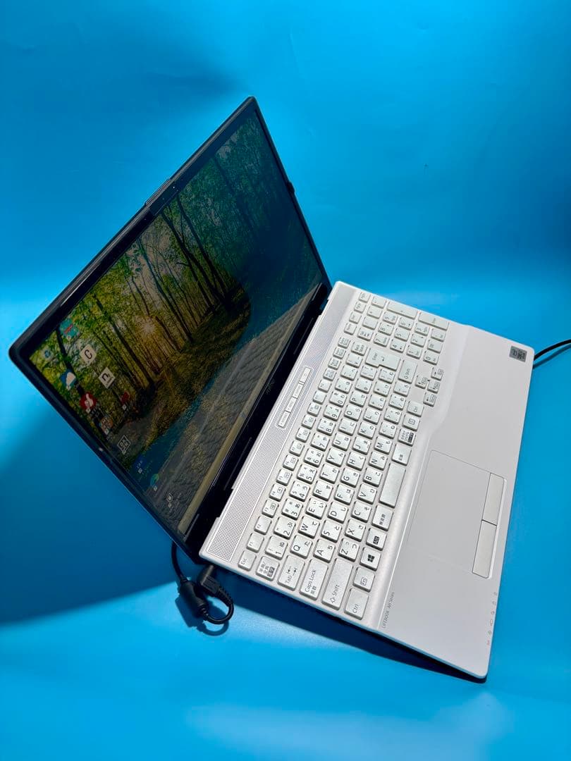 富士通 LIFEBOOK AH53/E2 i7 10510U 2TB 32GB