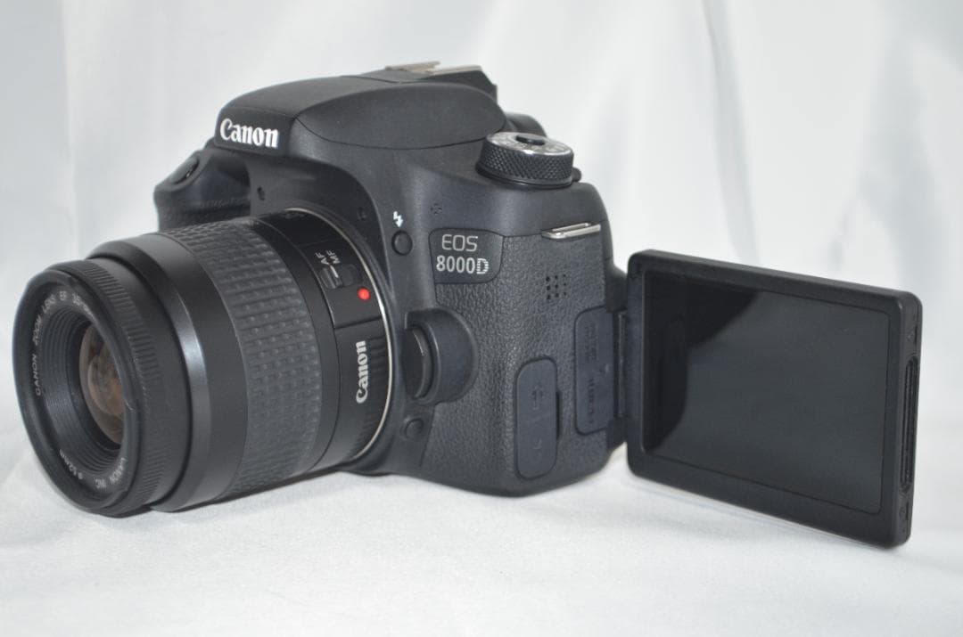 美品 Canon キャノン EOS 8000D レンズキット
