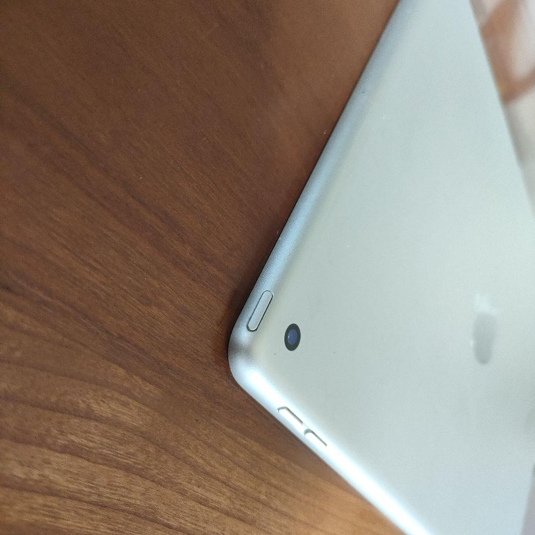 Apple iPad シルバー 本体　第７世代 32GB 10.2インチ