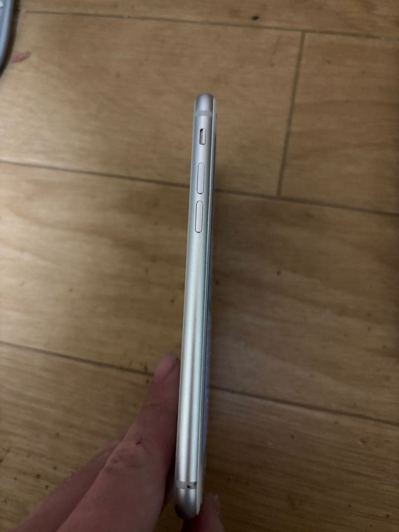 iphone 8 完動品　バッテリー100% simフリー