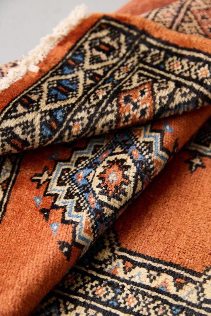 ヴィンテージラグ　トライバルラグ　パキスタン産（121×77cm）橙　茶　サンド