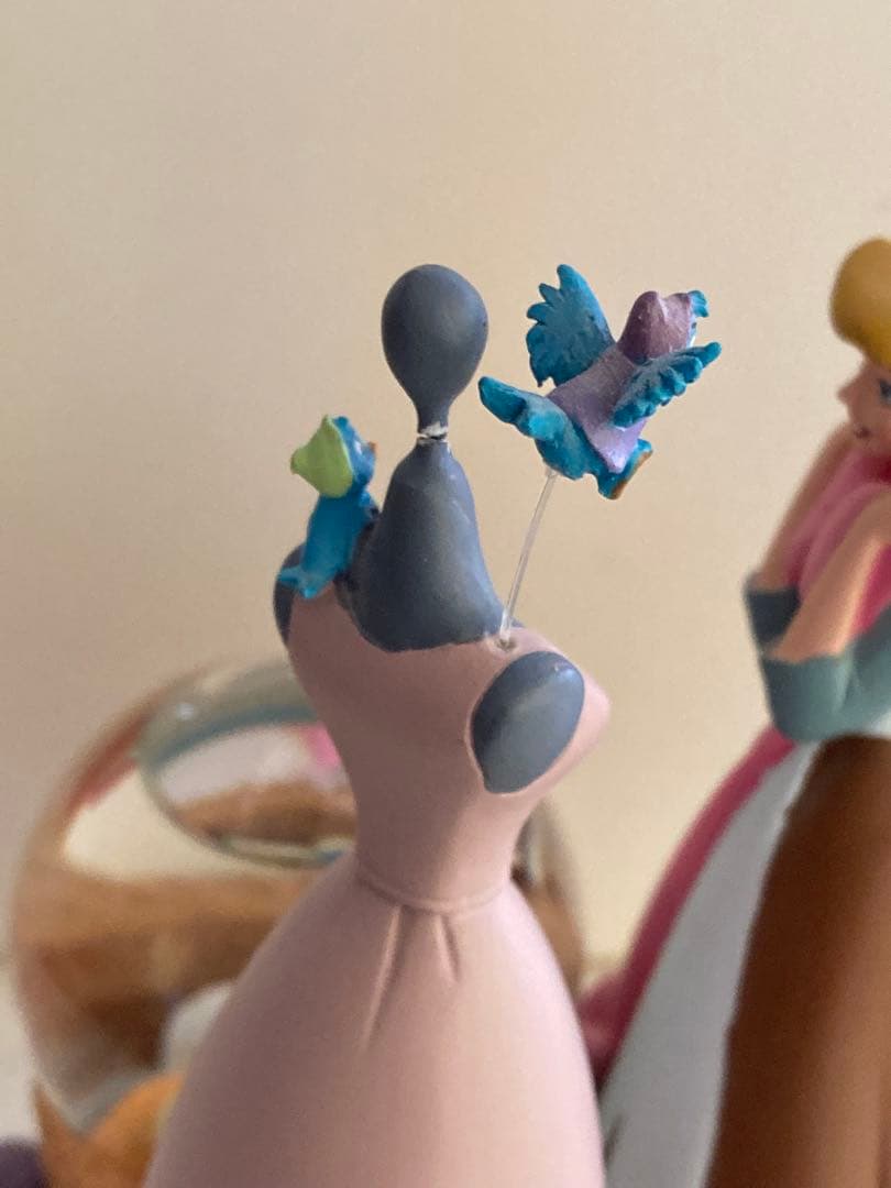 シンデレラ　ピンクドレス　フィギュア　スノードーム　ディズニーストア