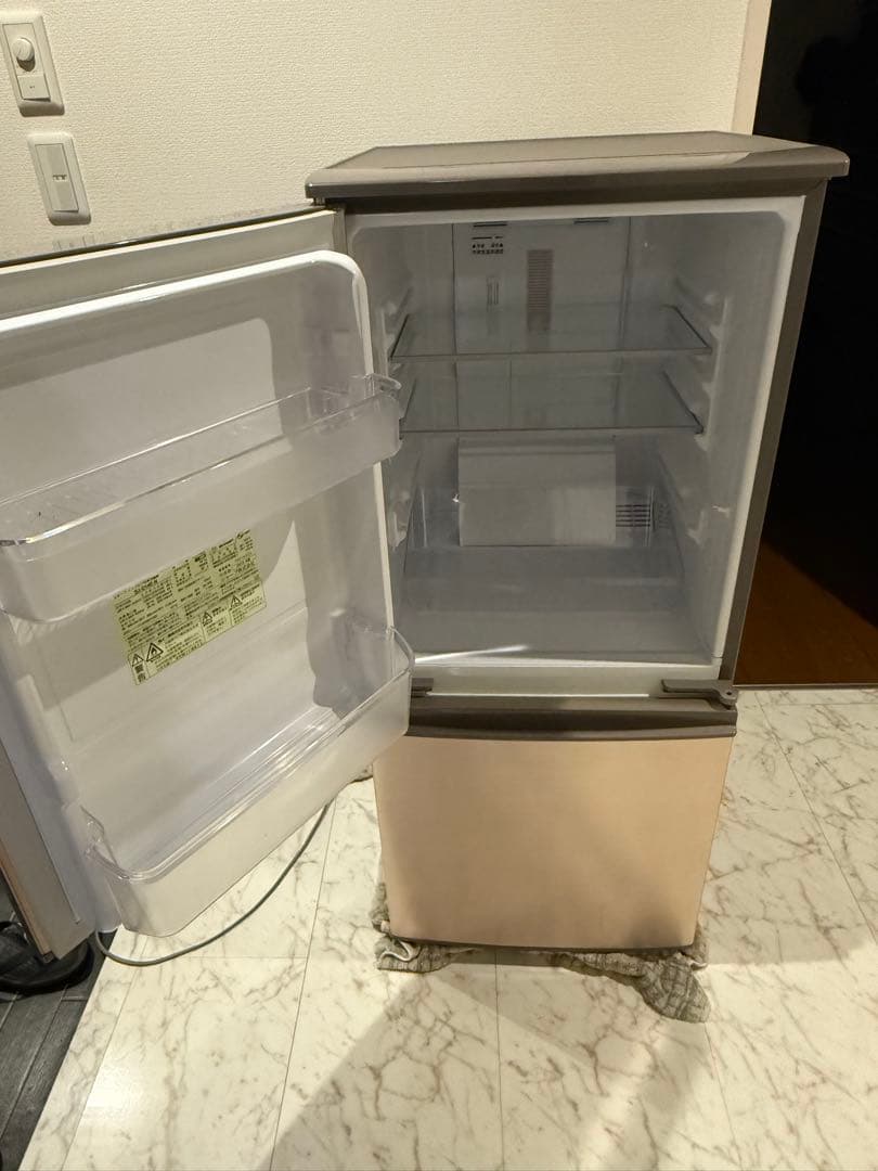 【送料込み】シャープ　冷蔵庫　137L 2019年製　どっちもドア　両開き