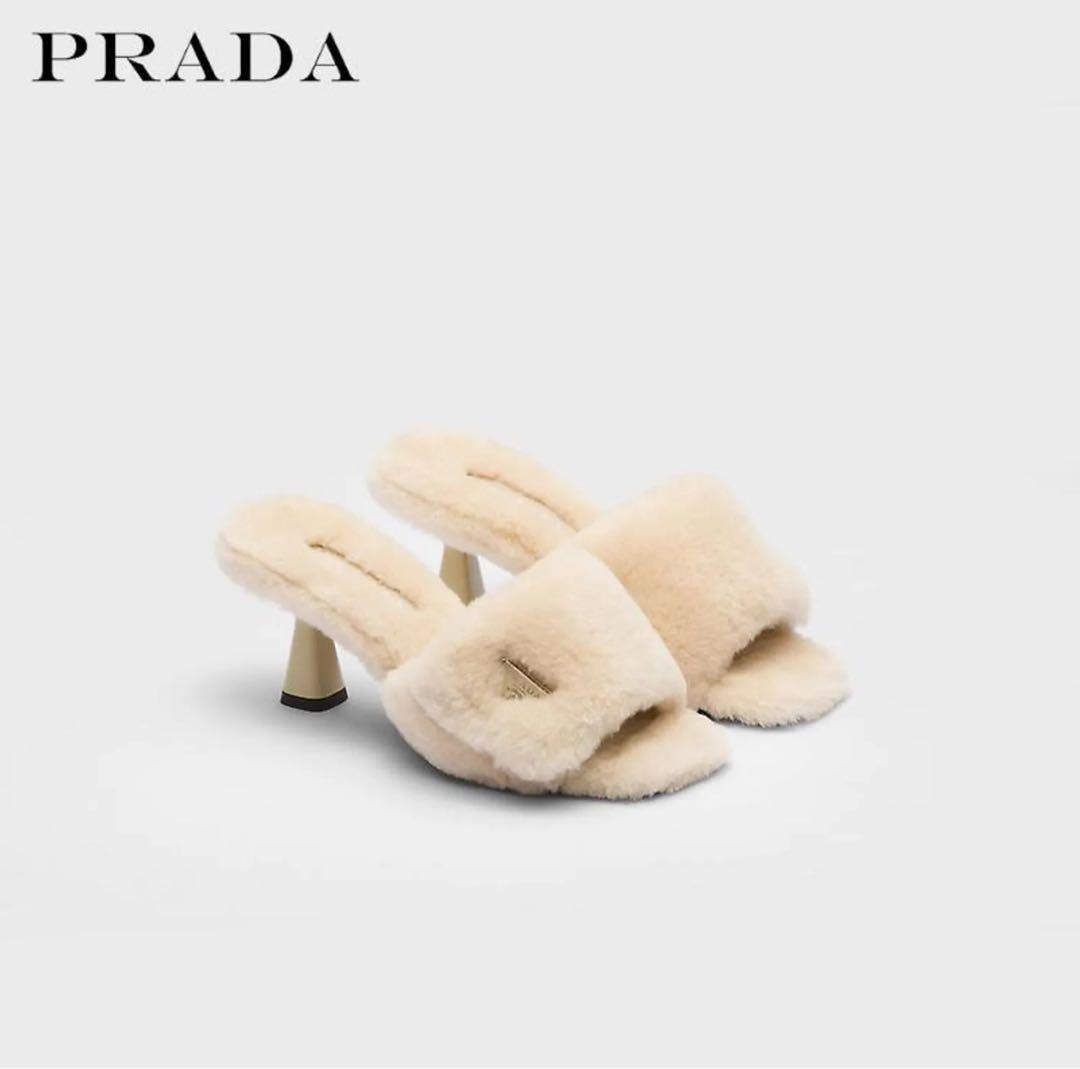 PRADA ベージュファー ミュールサンダル