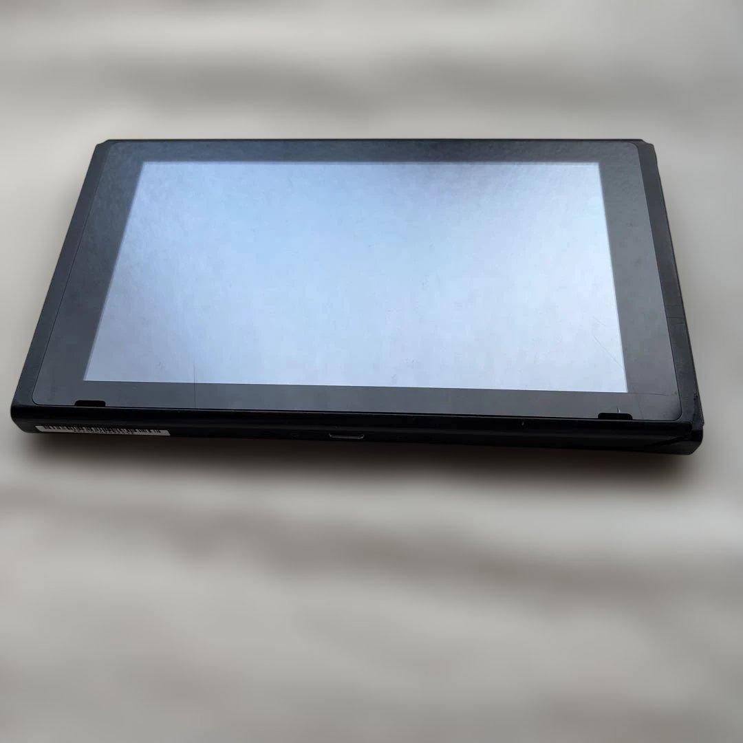 Nintendo Switch (ケースに割れあり)