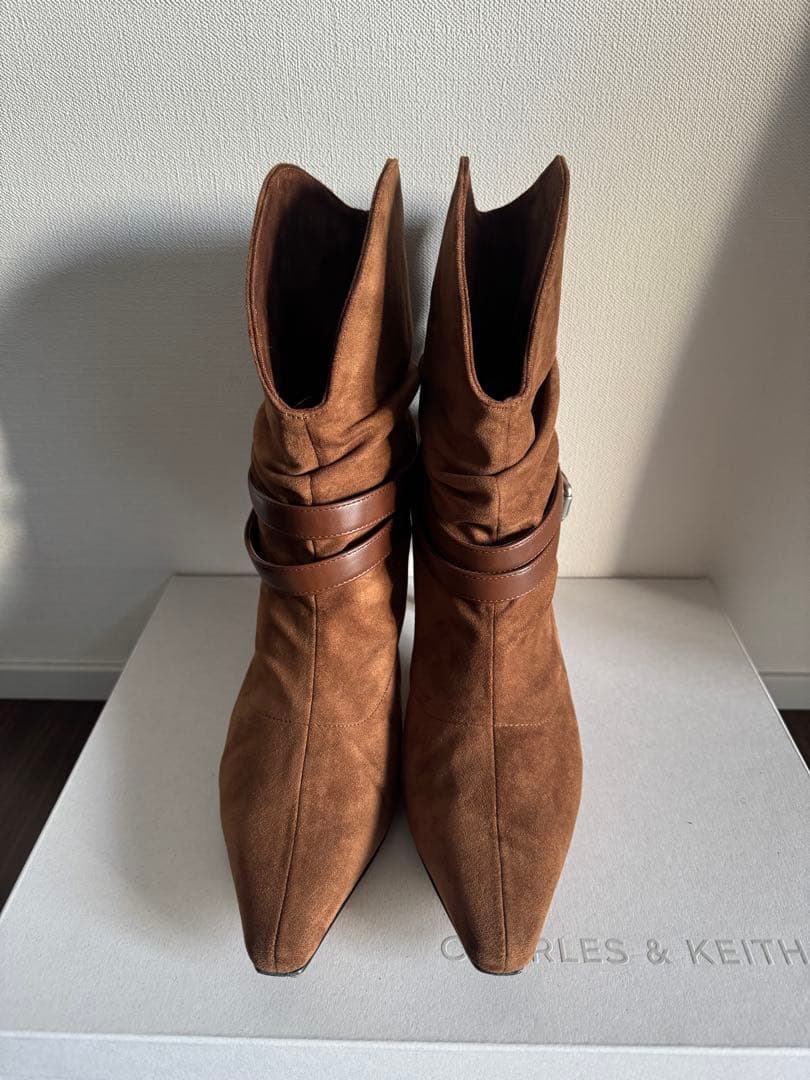 CHARLES & KEITH カーター スエード ショートブーツ