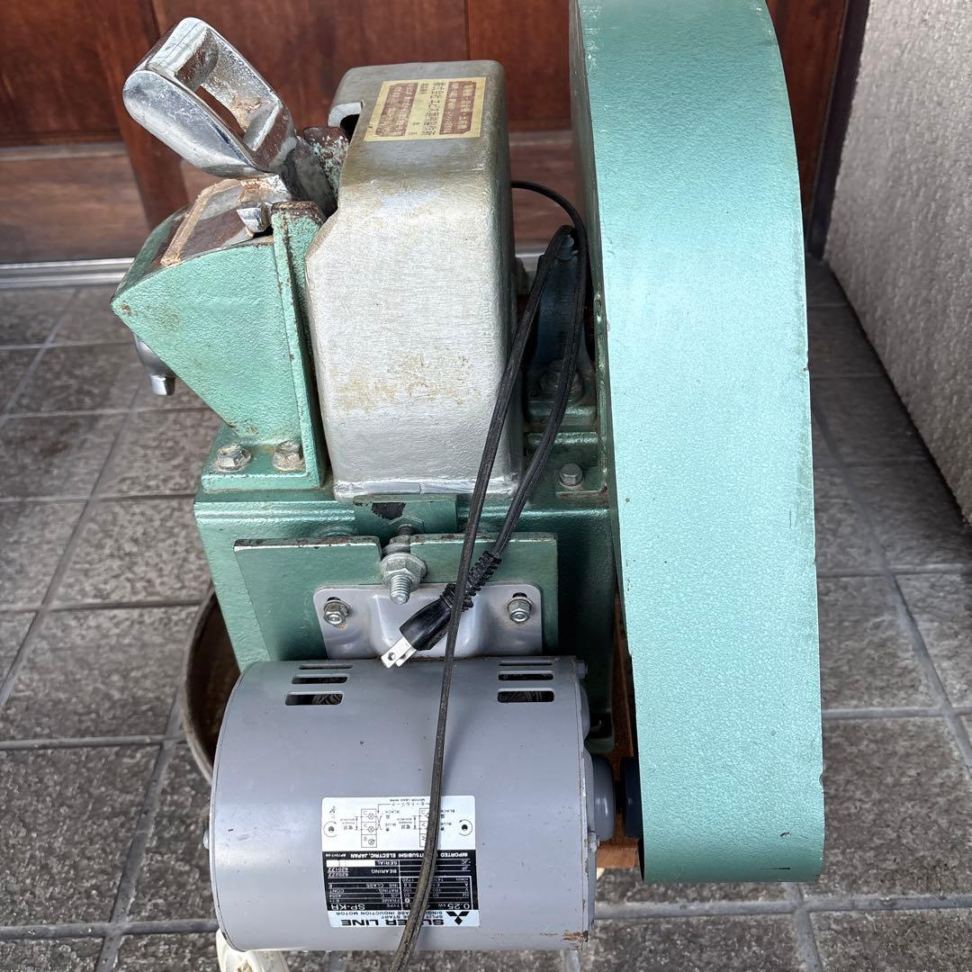 鰹節削り器　電動　鰹節削り機　業務用　替え刃４枚付き　鰹節　グラインダー