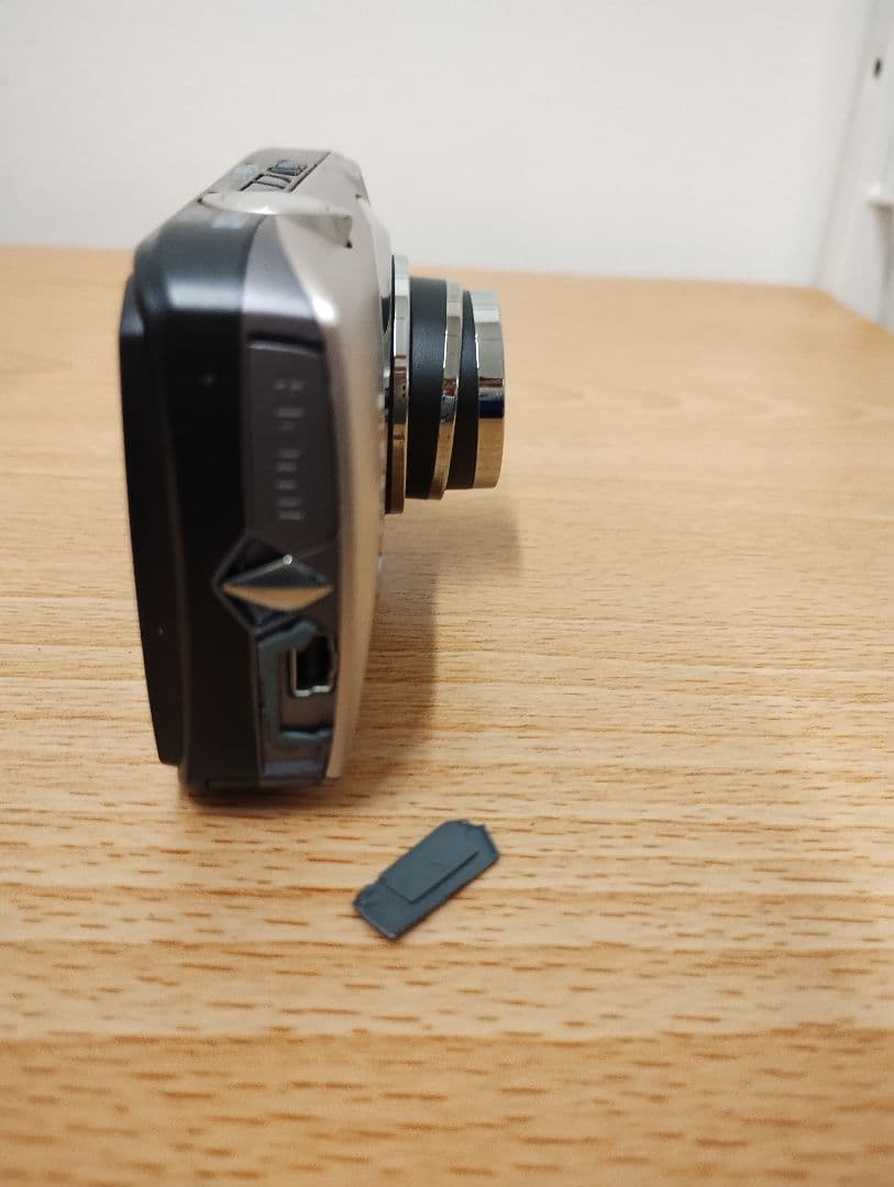 CANON キャノン IXY 10S コンパクトデジタルカメラ　ジャンク品