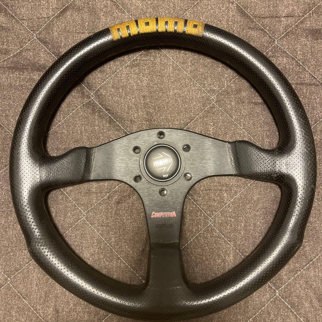 モモ　MOMOステアリング　中古