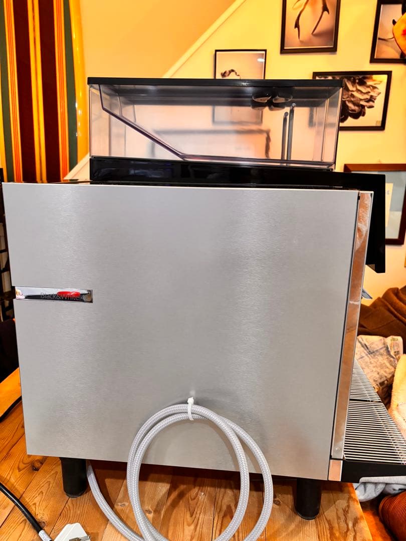 コーヒーメーカー・エスプレッソマシン Thermoplan Black & White 4 compact