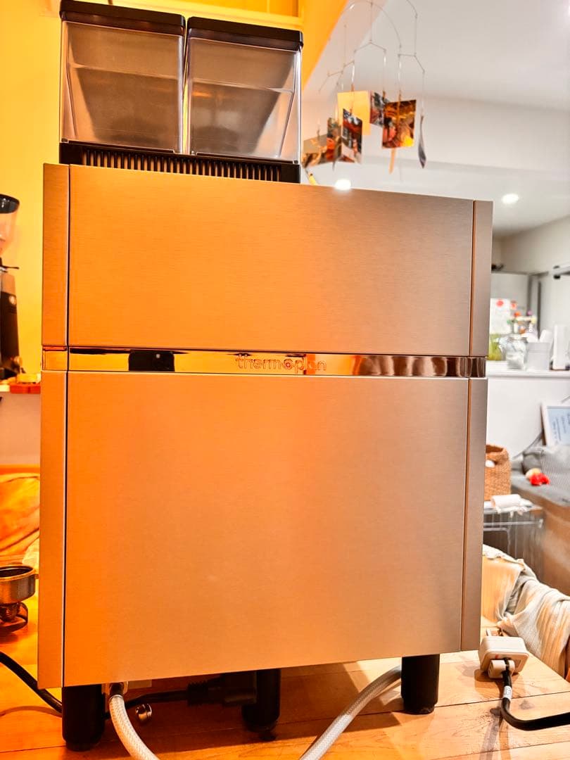 コーヒーメーカー・エスプレッソマシン Thermoplan Black & White 4 compact